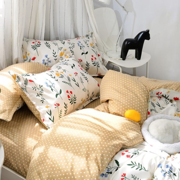 Arightex 3 Pieces Romantic Little Flower Duvet Cover Set Queen for Teens Soft Bedding Set Red Yellow